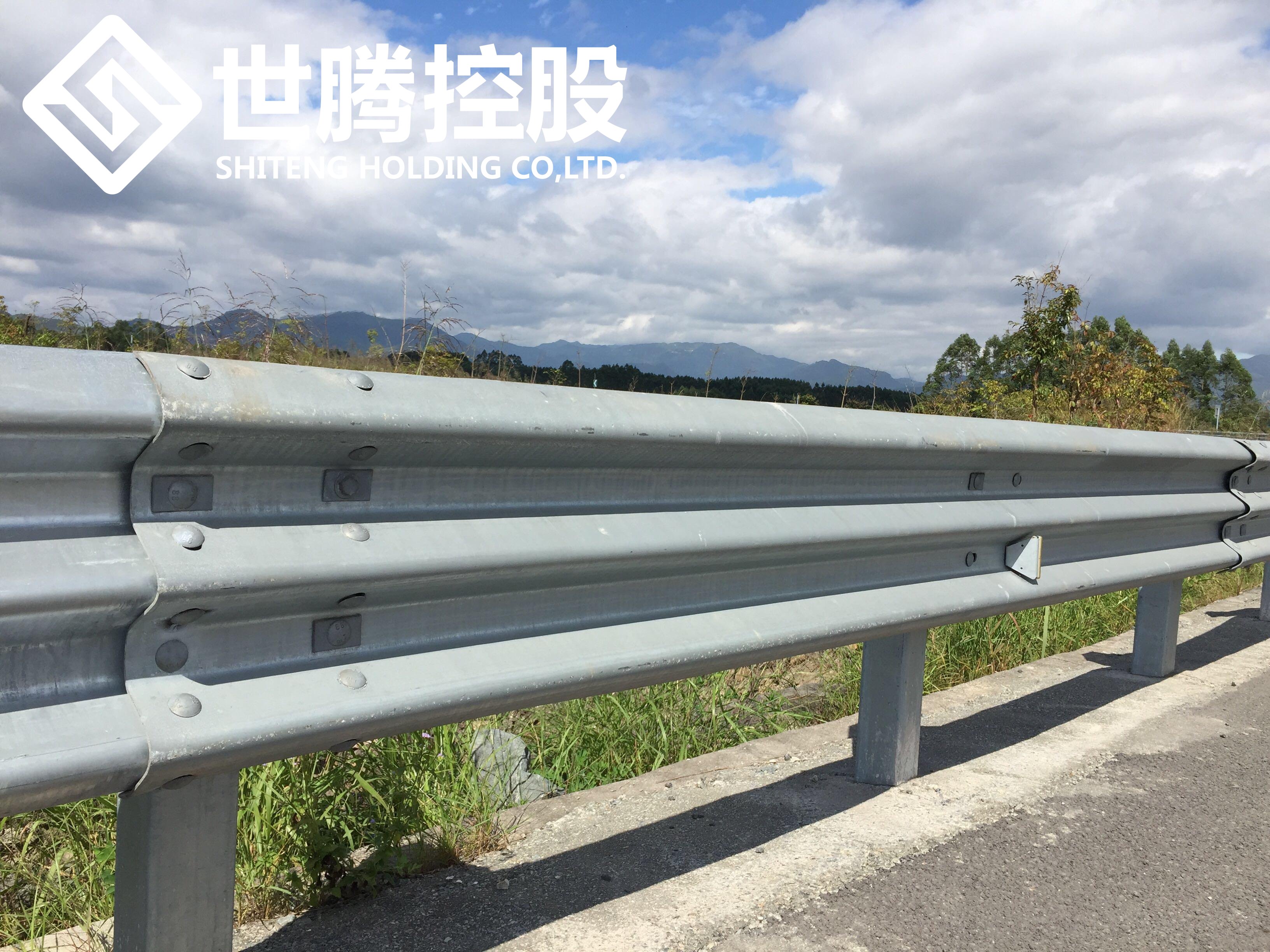 應(yīng)該如何進(jìn)行規(guī)范化設(shè)置道路護(hù)欄？